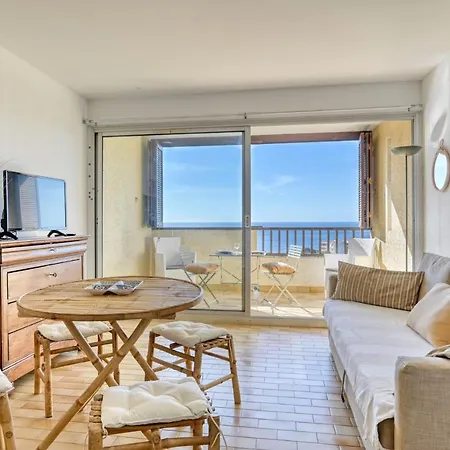Appartement Charming Studio In With Sea View And Swimming Pool