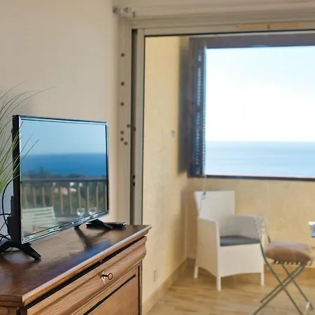 Charming Studio In With Sea View And Swimming Pool