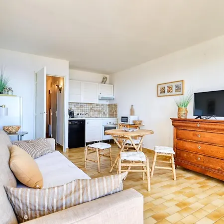 Charming Studio In With Sea View And Swimming Pool